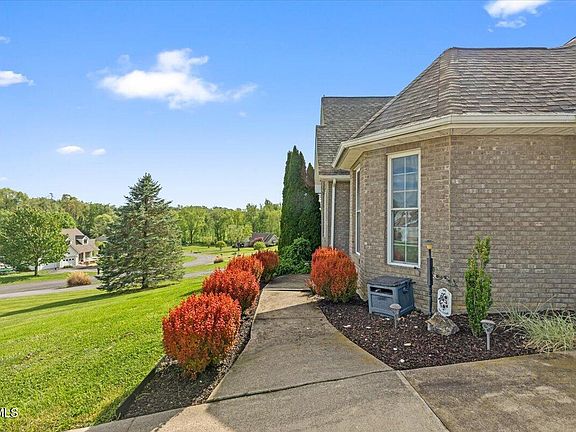2nd image of 32582 Spring Crest Dr