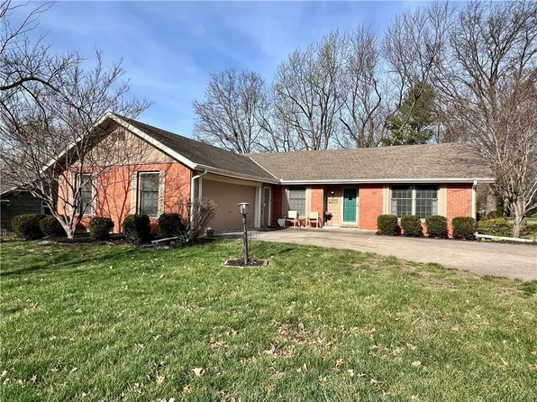 1106 Mockingbird Ct, Saint Joseph, MO 64506