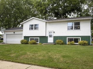 14 Washburn Rd, Deerfield, WI 53531
