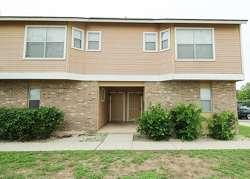 945 Schertz Pkwy #4 Photo 1