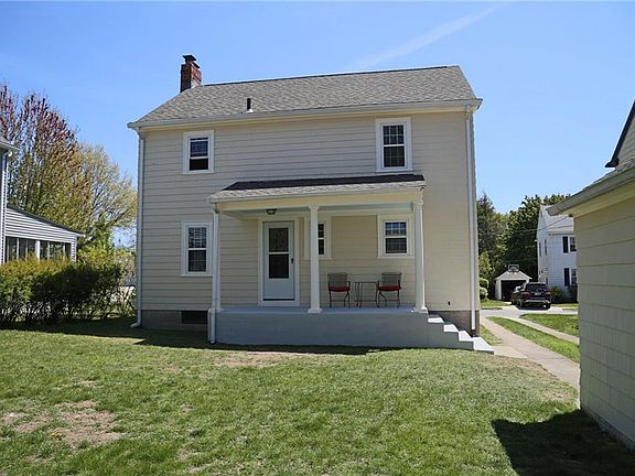 4th image of 32 La Salle Dr
