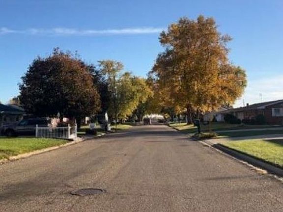Exterior Neighborhood (street photo)