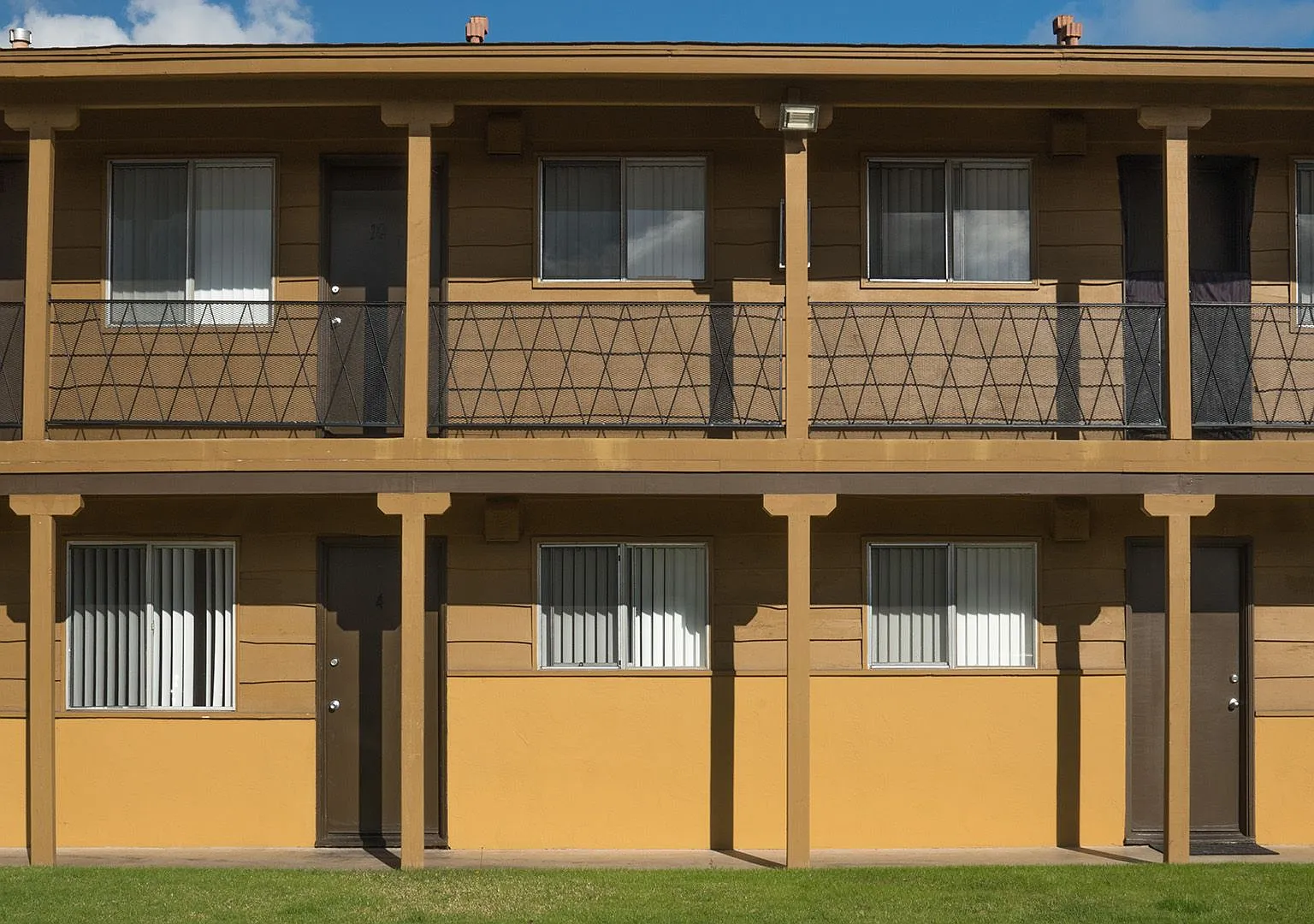 Bahia Court — Photo 1
