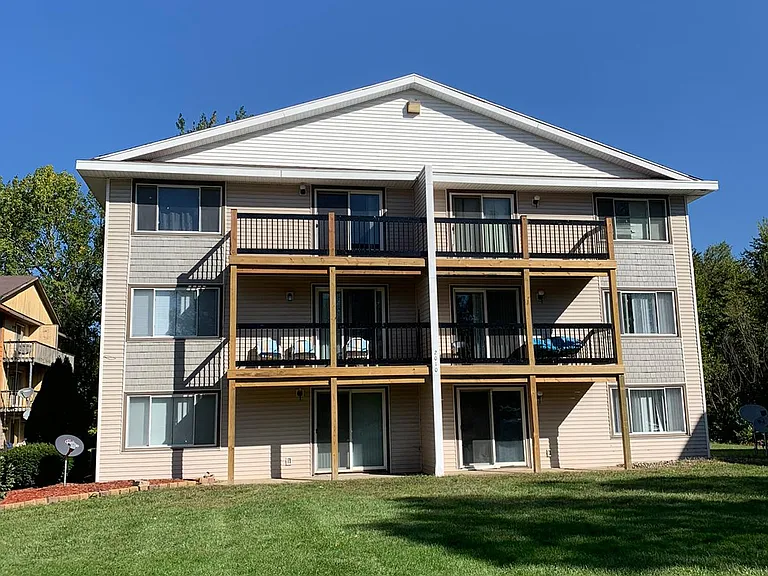 2025 NW Hickory Ln #8 — Photo 5