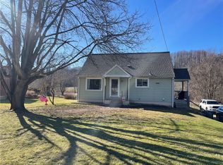 2422 Savannah Rd, New Castle, PA 16101