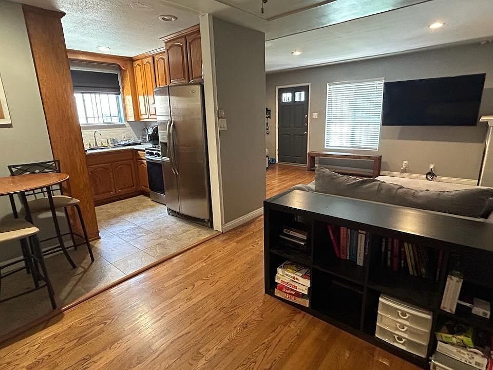 1st image of 1607 W 82nd St #1607
