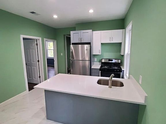 4th image of 799 S 15th St #A