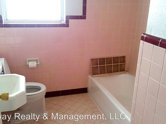 5th image of 715A Olive St