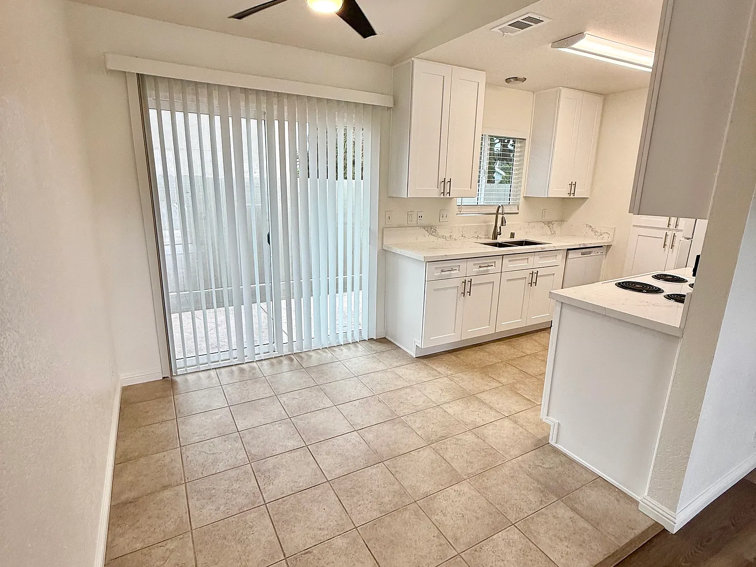 952 Pine Ave — Photo 4