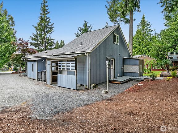 4th image of 15919 32nd Drive NW
