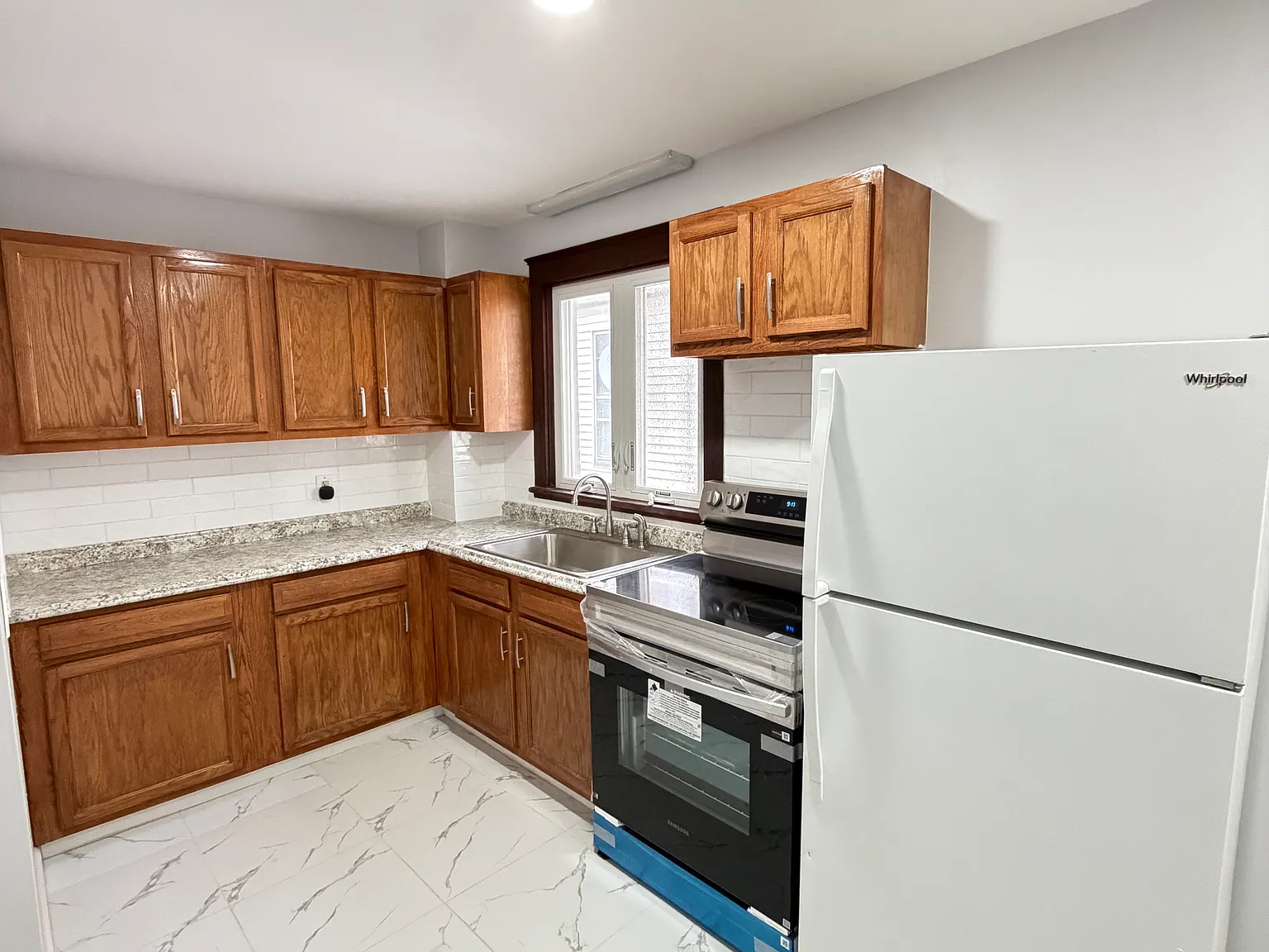 2 bed, 1000 sqft, $1,600 — Photo 2