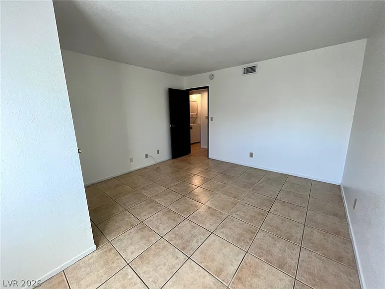 4964 Newport Cove Dr #B — Photo 13