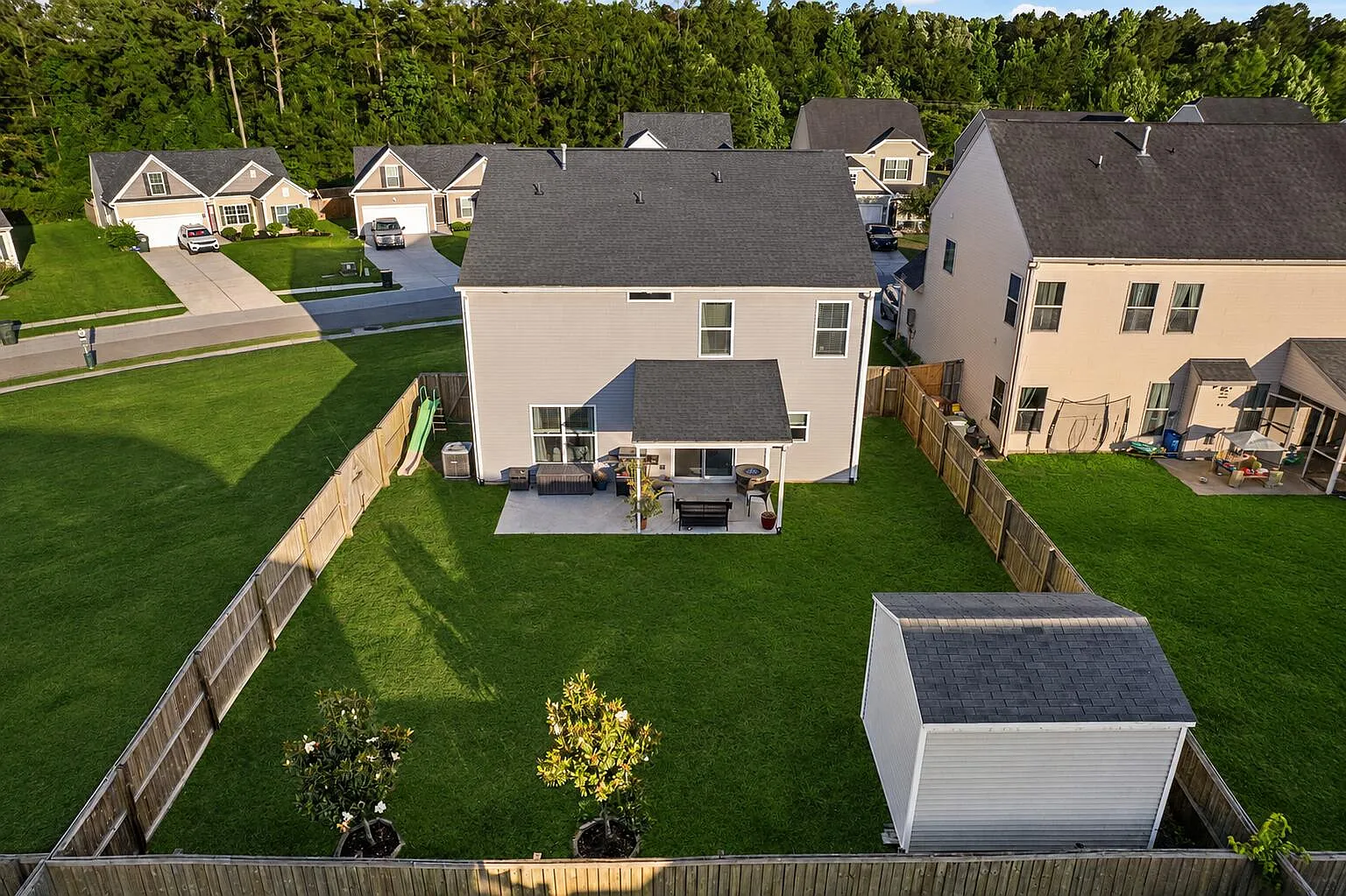 4 bed, 2.5 bath, 2656 sqft, $2,600 — Photo 2