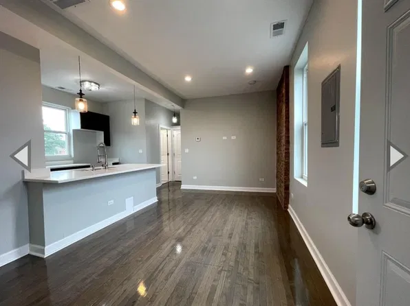 1731 W 19th St #3F, Chicago, IL 60608