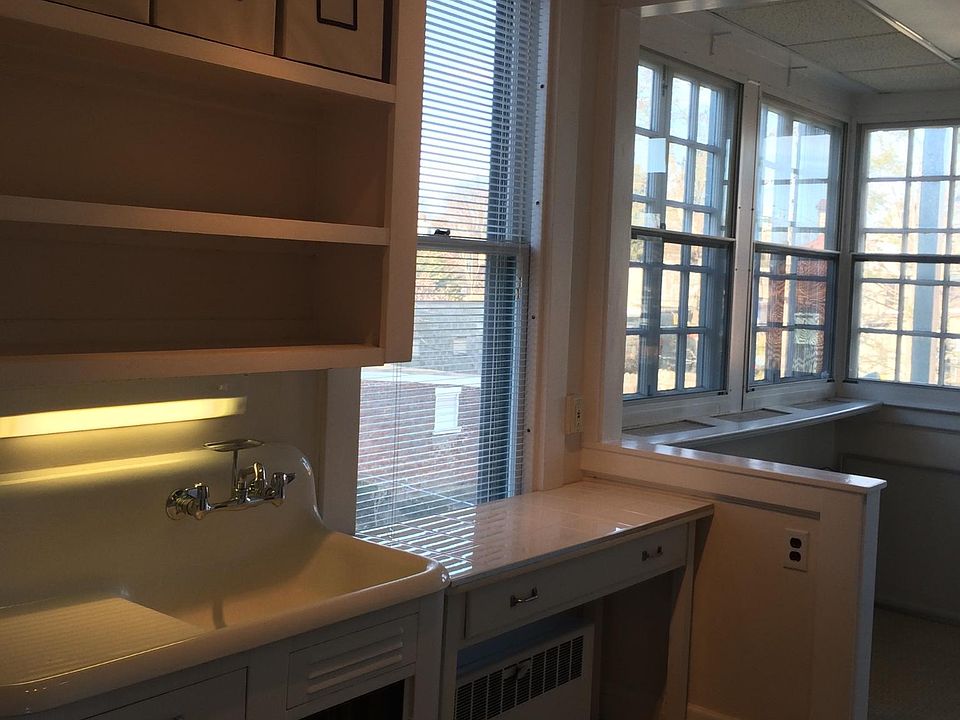 Bright eat-in kitchen