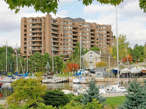 100 Lakeshore Rd E Unit 201, Oakville, ON L6J 6M9