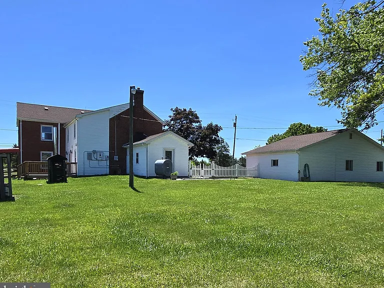 8293 Leetown Rd — Photo 63