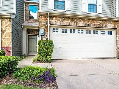 4 bed, 3.5 bath, 1818 sqft, $2,345 — Photo 2