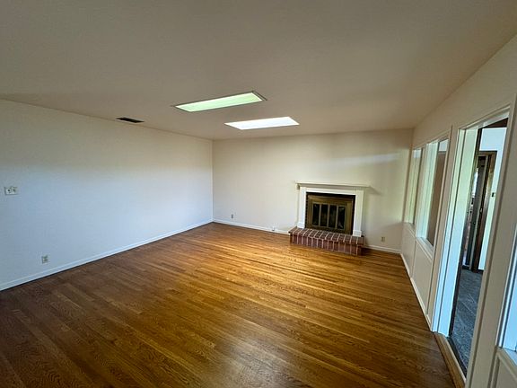 3rd image of 696 Corona Dr