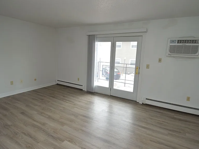 2014 8th Ave NW — Photo 3