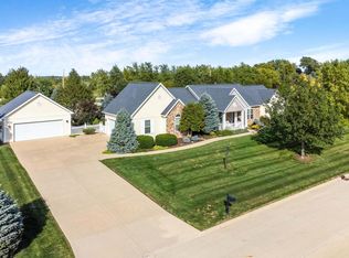 9616 Crossbow Dr, Bloomington, IL 61705