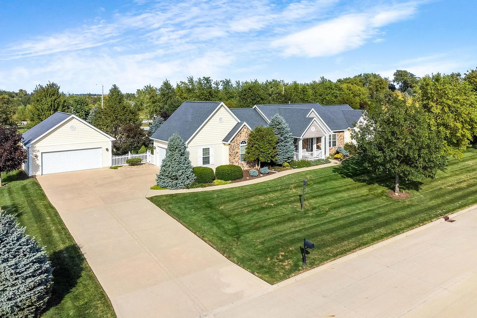 9616 Crossbow Dr photo 1