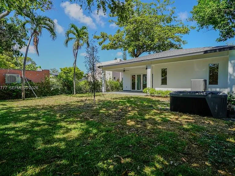112 NW 24th Ct — Photo 14