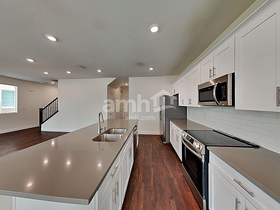 3rd image of 8837 Crinkle Leaf Ave