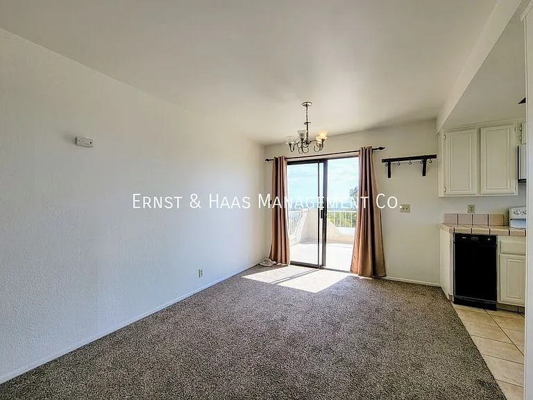 2755 E Hill St — Photo 12