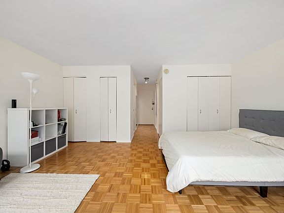 4th image of 303 Greenwich St #8F