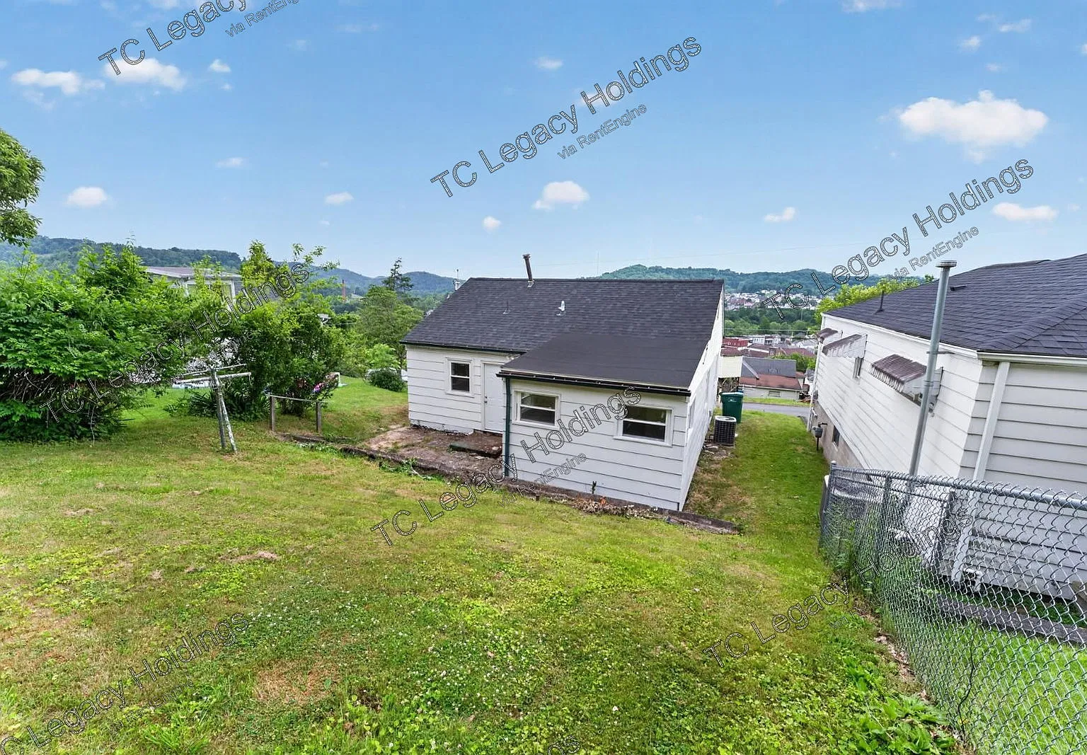 3 bed, 1.0 bath, 833 sqft, $1,150 — Photo 2