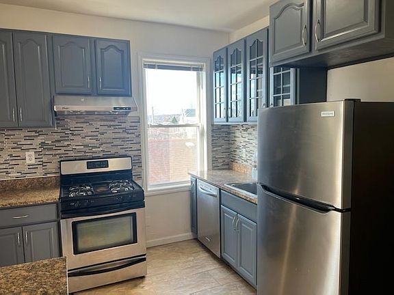 2nd image of 182 McClean Ave #3