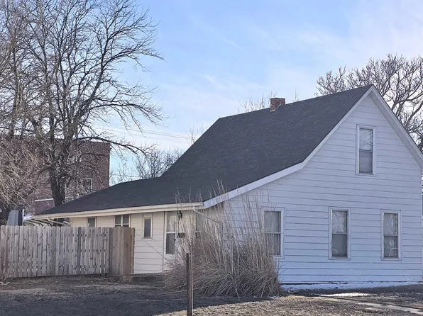 210 W 10th St, Ellis, KS 67637