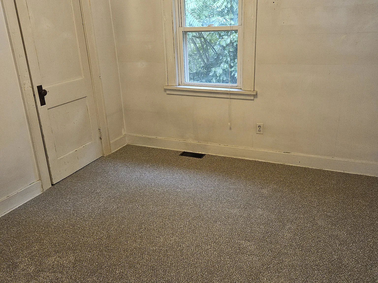 3 bed, 1200 sqft, $1,000 — Photo 2