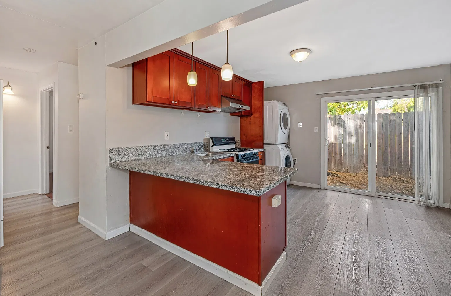 2 bed, 930 sqft, $1,800 — Photo 4