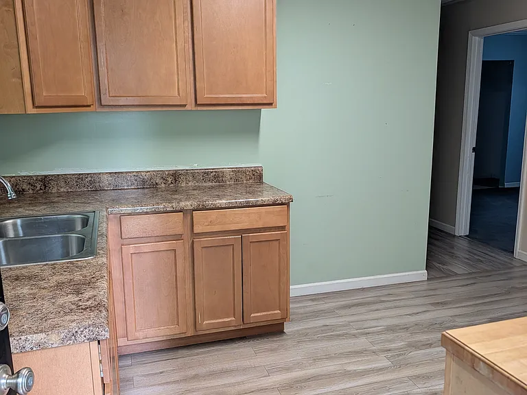 817 Forest St — Photo 5