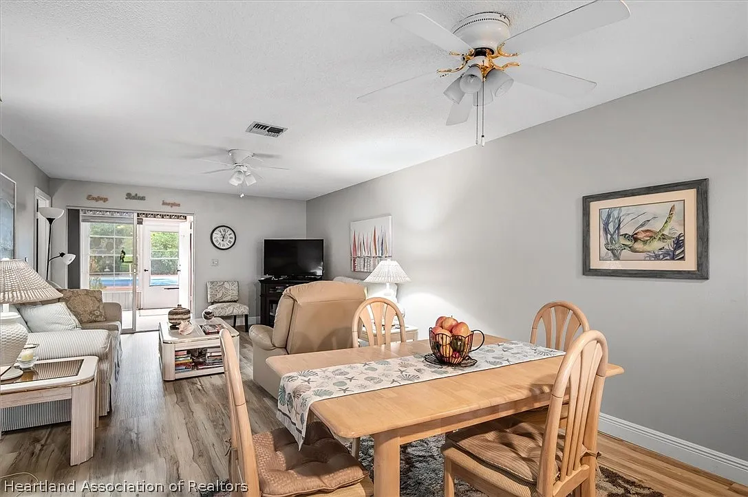 2 bed, 2.0 bath, 976 sqft, $2,500 — Photo 3