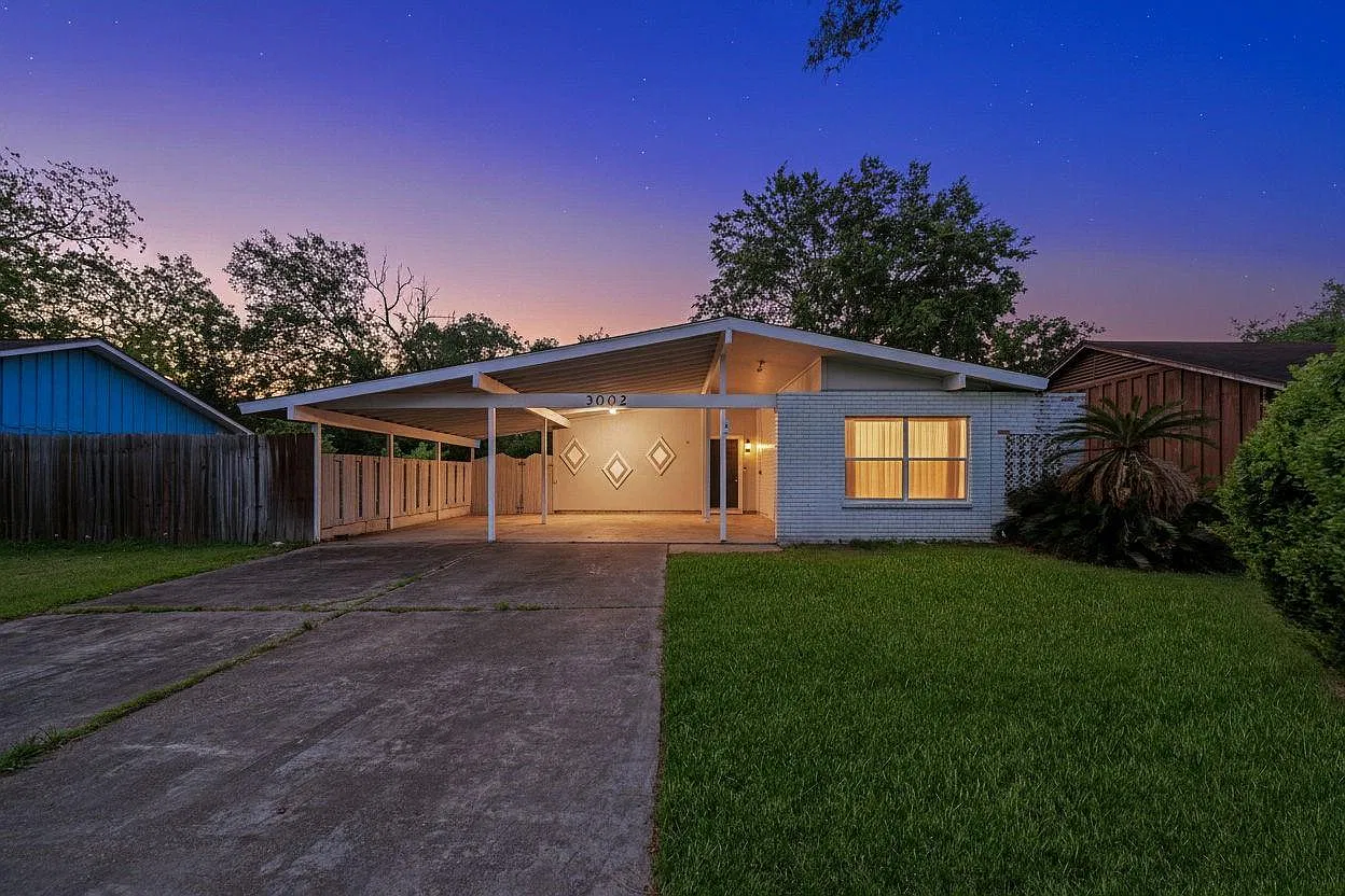 3 bed, 2.0 bath, 1420 sqft, $1,750 — Photo 3