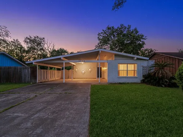 3002 Newcastle Dr, Baytown, TX 77521