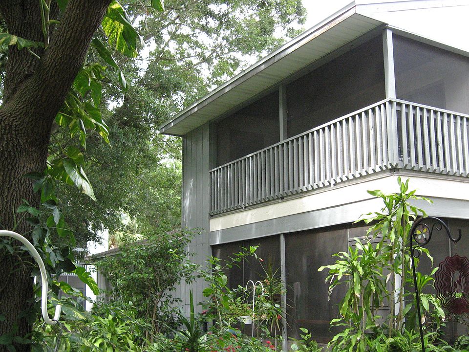 2nd floor balcony