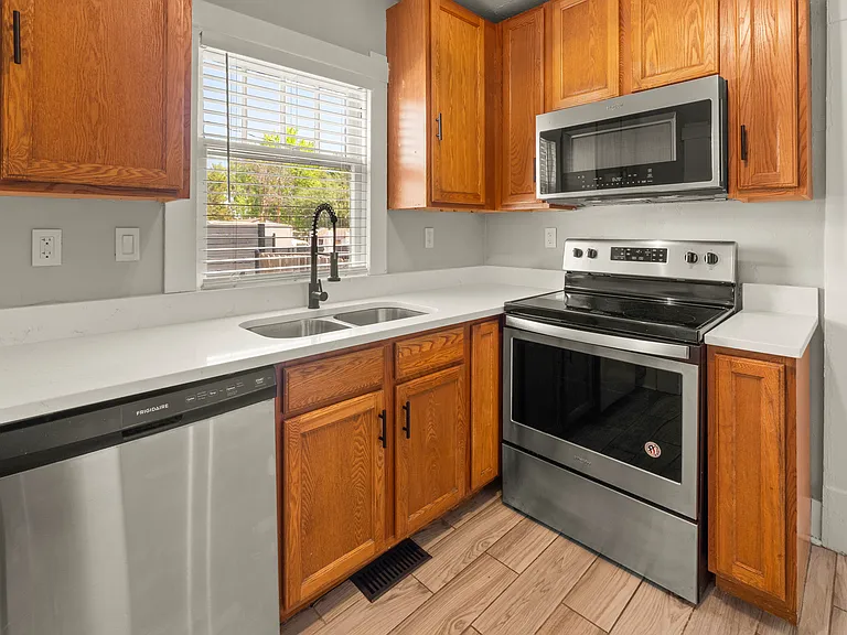 202 N Hooker St — Photo 11