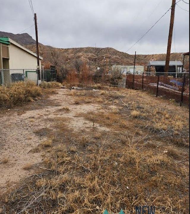 2nd image of E Riverside Dr