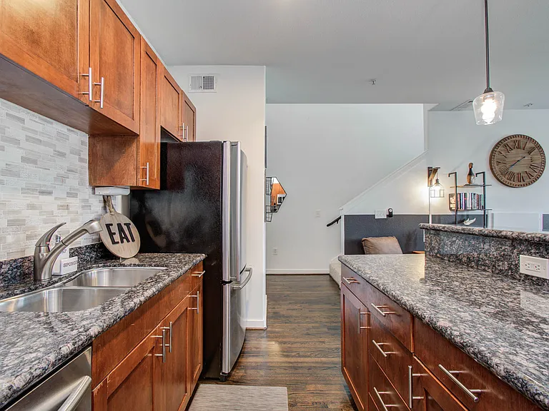 2216 Chenevert St #16 — Photo 12