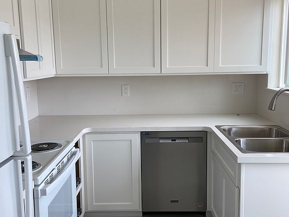 4th image of 366 Van Buren St #10
