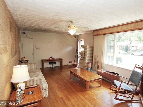 5th image of 3628 Embassy Ln