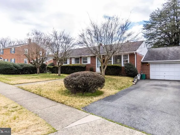 4950 Jackson Dr, Brookhaven, PA 19015