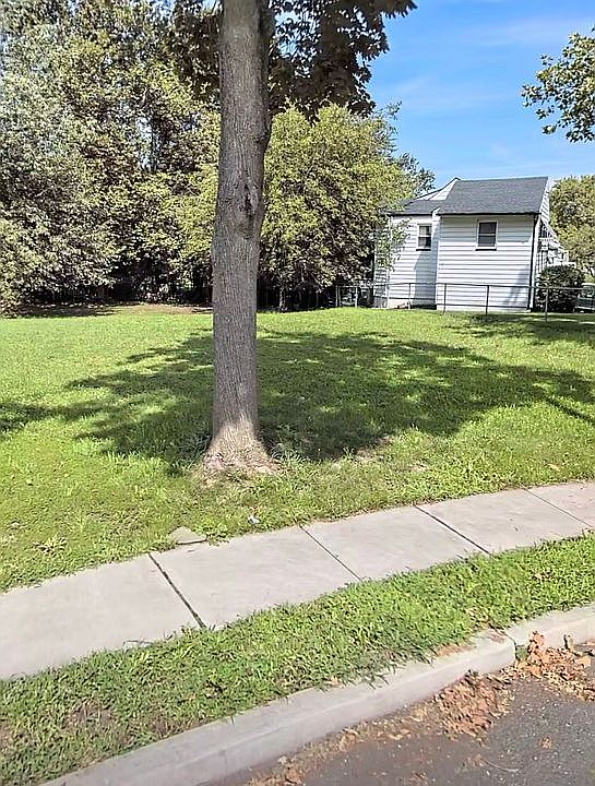 2nd image of 291 Fuller Ter