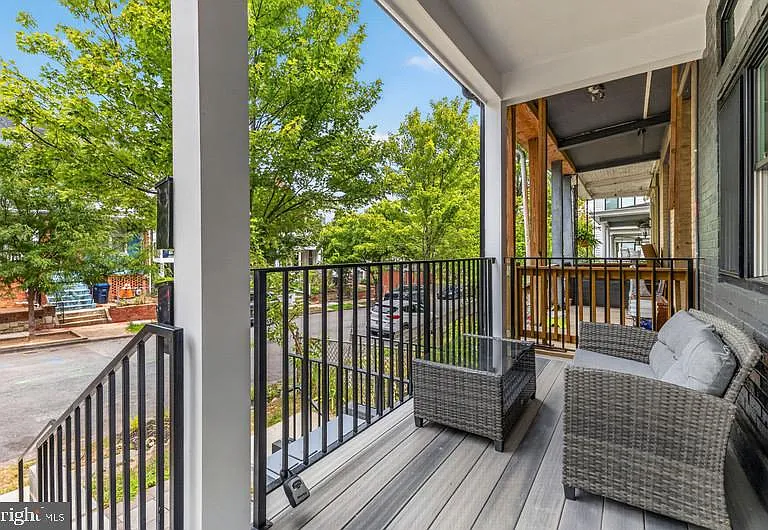 213 Seaton Pl NE #2 — Photo 3