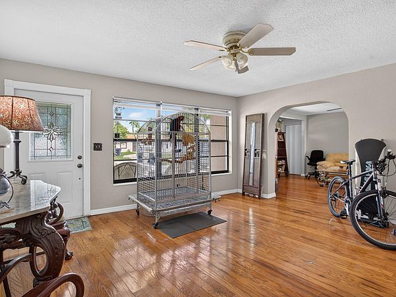 3rd image of 2750 NE 9TH Terrace