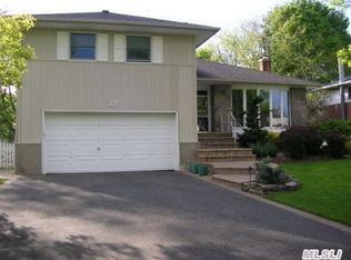23 Theodore Dr, Plainview, NY 11803